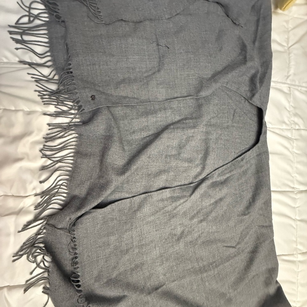 Elegant Gray Women's Scarf